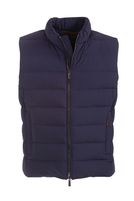 Shop MOORER  Gilet: Moorer gilet "OLIVER NK"  imbottito in piumino d’oca ad iniezione diretta.
Trapuntato a boudin. 
Chiusura con zip in metallo a doppio cursore. 
Tasche laterali a filetto con zip in metallo. 
Collo a fascetta.
Tasche interne porta valori.
Composizione: 88% Poliammide 12% Poliuretano.
Fabbricato in Italia.. OLIVER KN-0444
